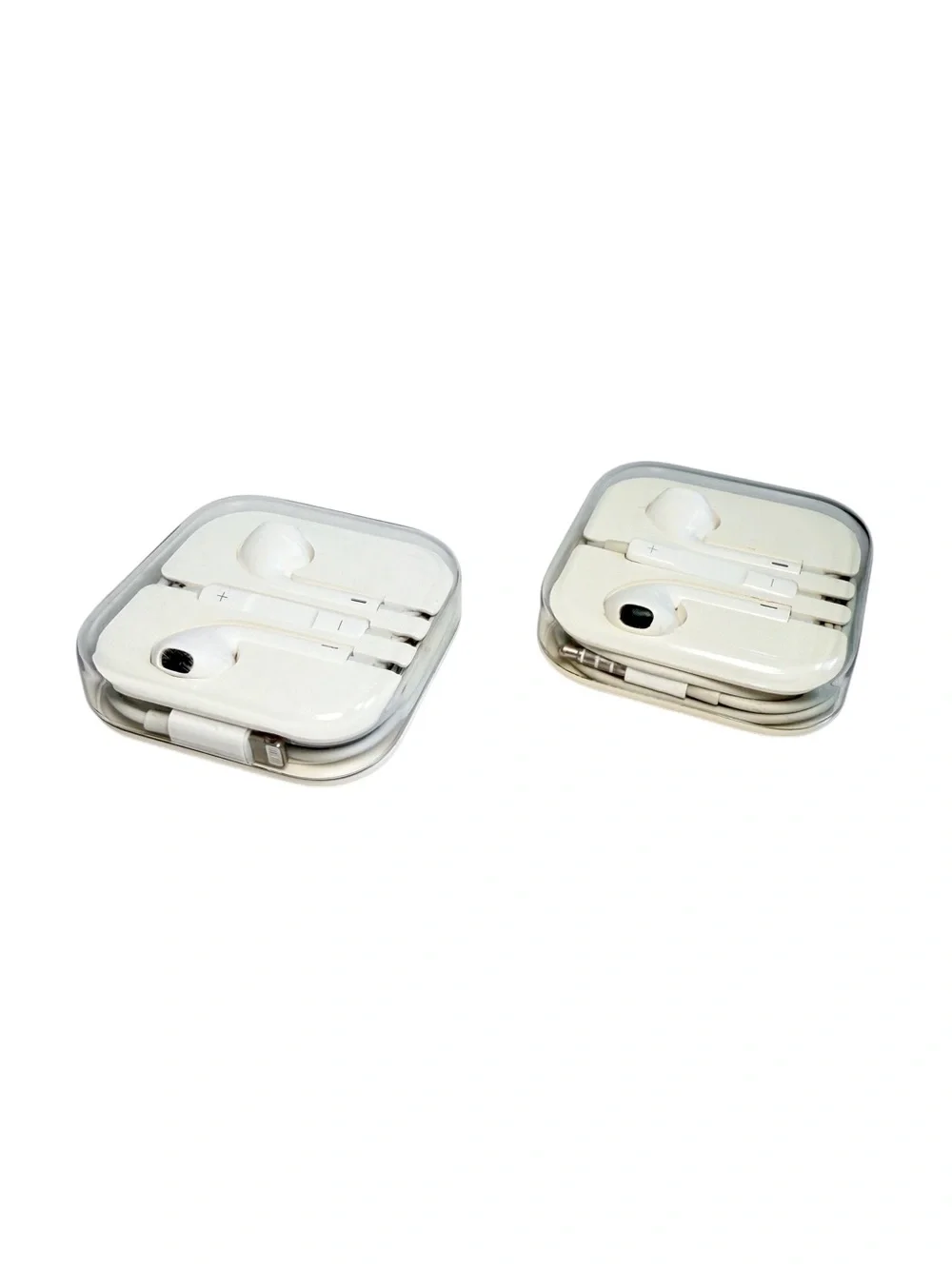 Apple Earpods Bundle | Lightning Connector + 3.5mm Headphone Plug| Gently Used